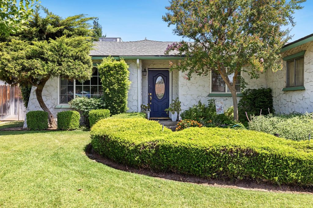 Image 2 of property listing at 1461 Rall Avenue, Clovis, CA 93611