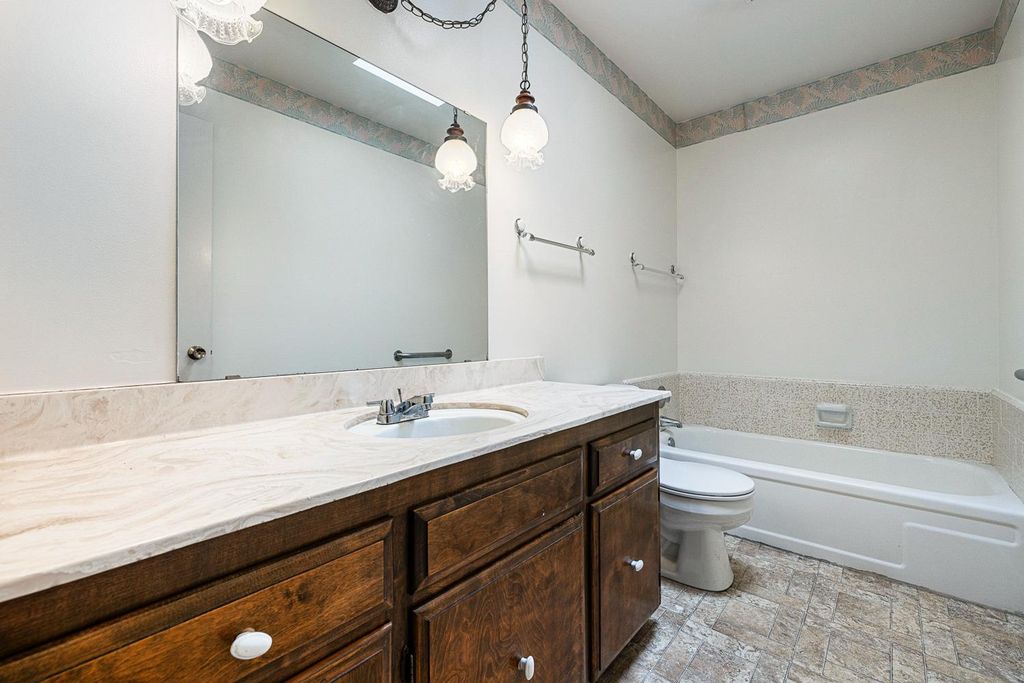 Image 21 of property listing at 1461 Rall Avenue, Clovis, CA 93611