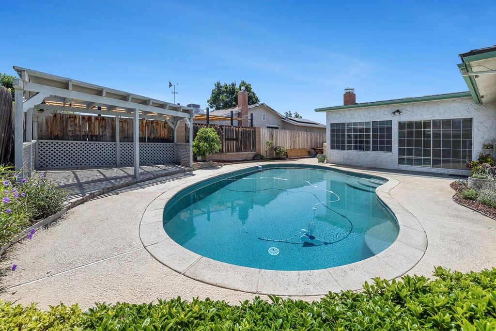 Image 36 of property listing at 1461 Rall Avenue, Clovis, CA 93611