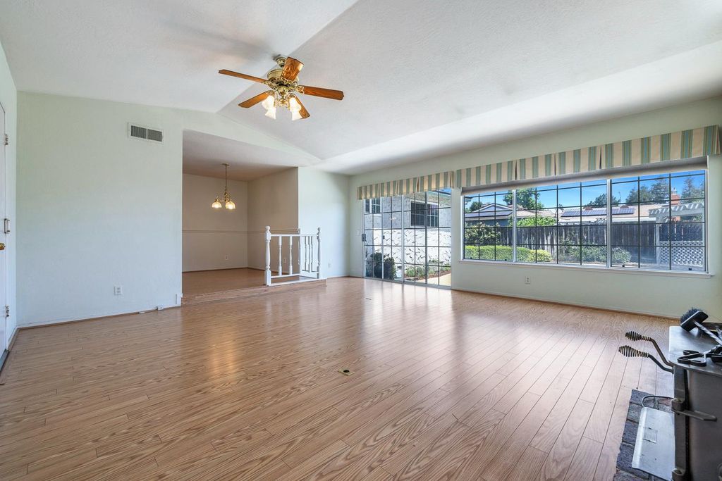 Image 9 of property listing at 1461 Rall Avenue, Clovis, CA 93611
