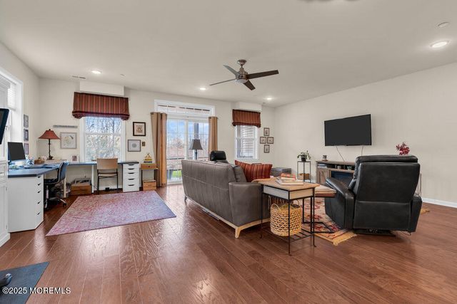 24 Lighthouse Pt Road, Highlands, NJ 07732