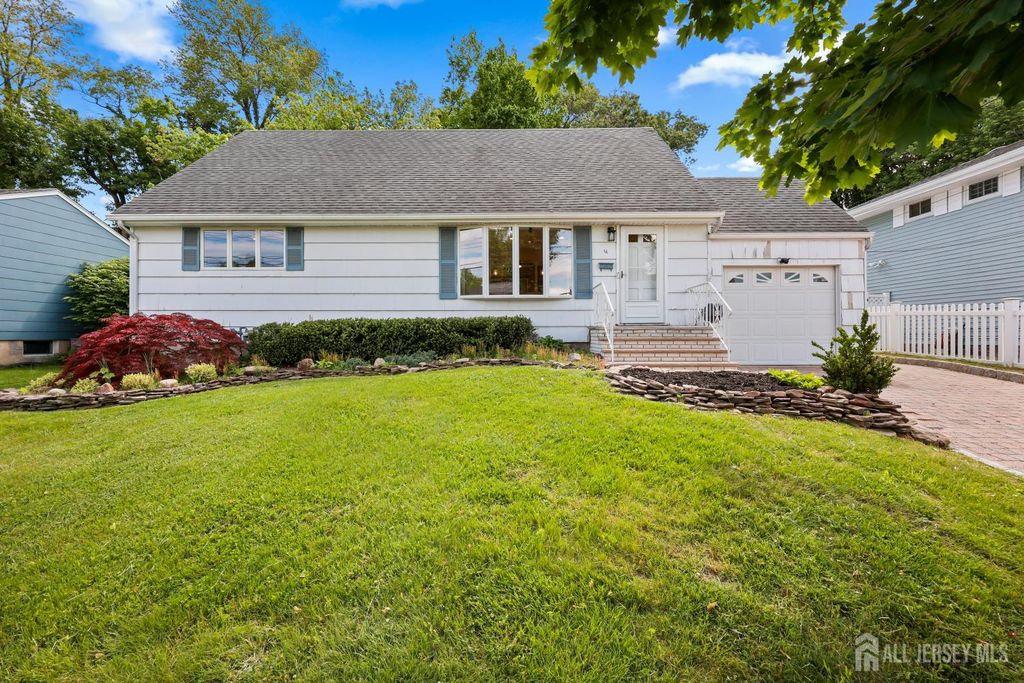 16 Venus Road, South Amboy, NJ 08879