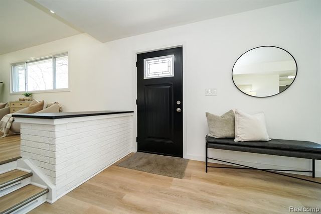 19327 Hardy Street, Livonia, MI 48152