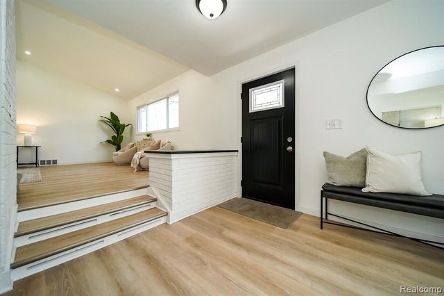 19327 Hardy Street, Livonia, MI 48152