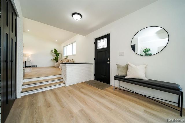 19327 Hardy Street, Livonia, MI 48152