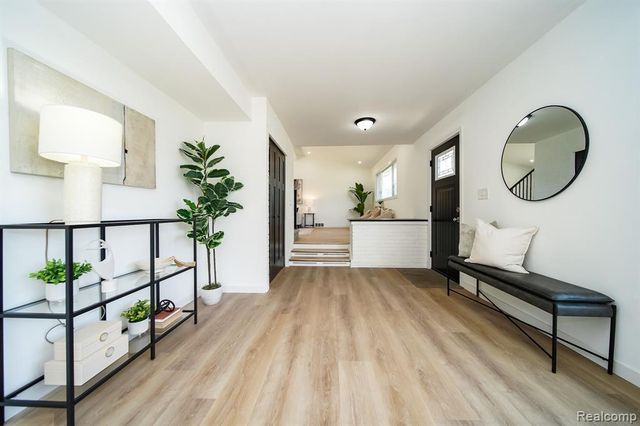 19327 Hardy Street, Livonia, MI 48152