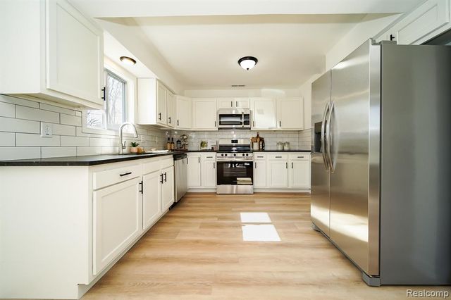 19327 Hardy Street, Livonia, MI 48152