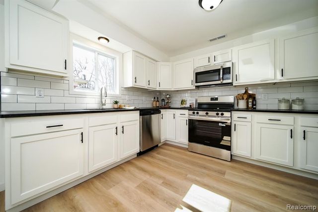 19327 Hardy Street, Livonia, MI 48152