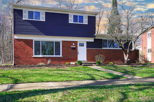 19327 Hardy Street, Livonia, MI 48152