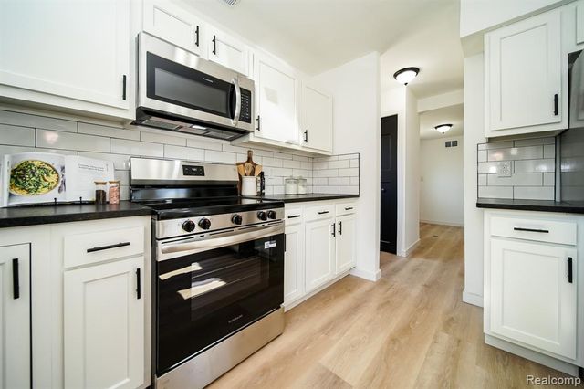 19327 Hardy Street, Livonia, MI 48152