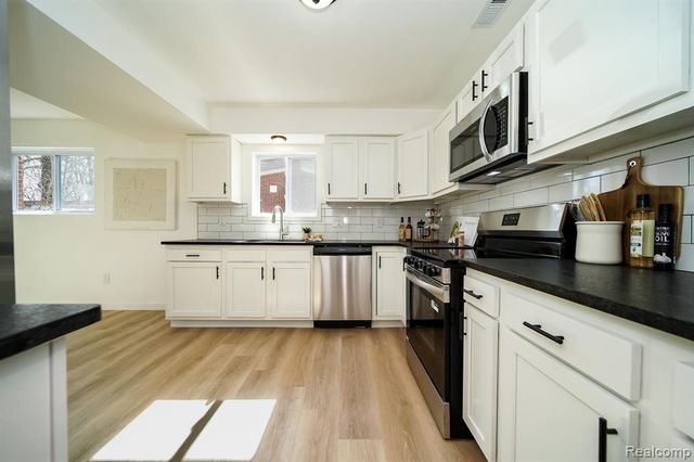 19327 Hardy Street, Livonia, MI 48152