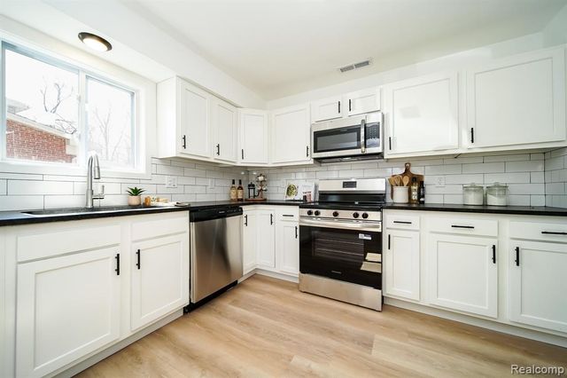 19327 Hardy Street, Livonia, MI 48152