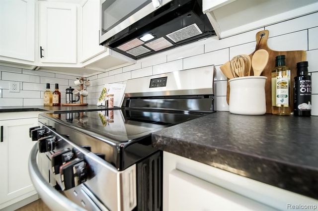 19327 Hardy Street, Livonia, MI 48152