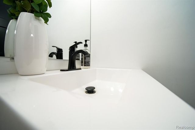 19327 Hardy Street, Livonia, MI 48152