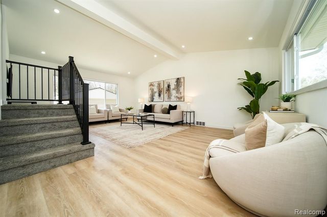 19327 Hardy Street, Livonia, MI 48152