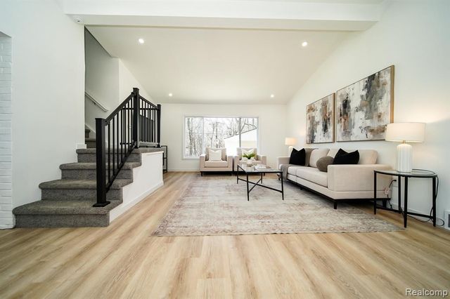 19327 Hardy Street, Livonia, MI 48152