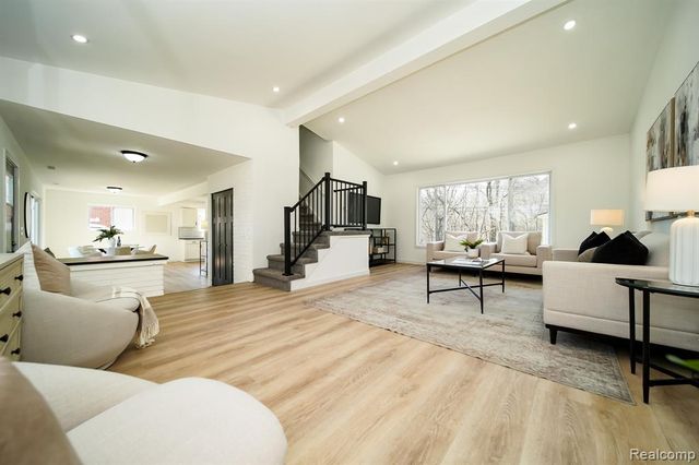 19327 Hardy Street, Livonia, MI 48152