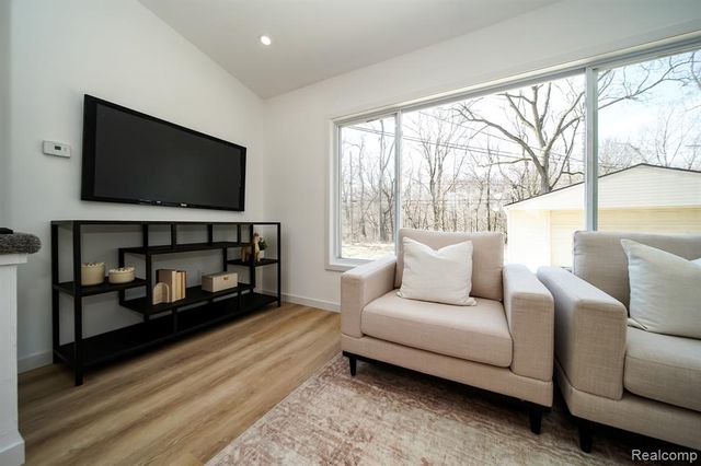 19327 Hardy Street, Livonia, MI 48152