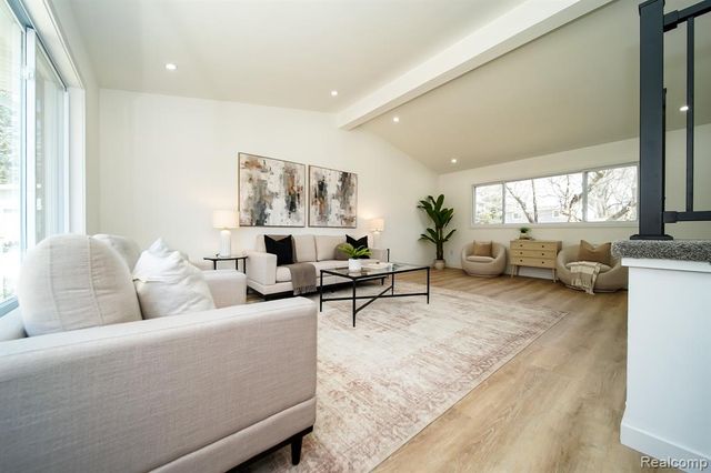 19327 Hardy Street, Livonia, MI 48152