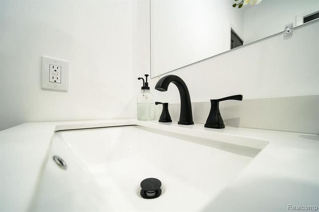 19327 Hardy Street, Livonia, MI 48152