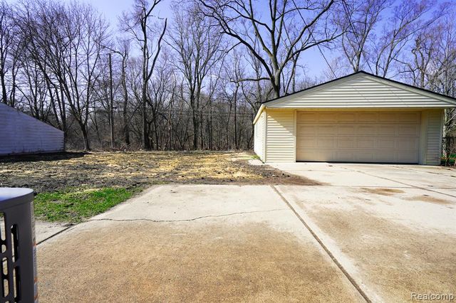 19327 Hardy Street, Livonia, MI 48152