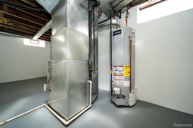 19327 Hardy Street, Livonia, MI 48152