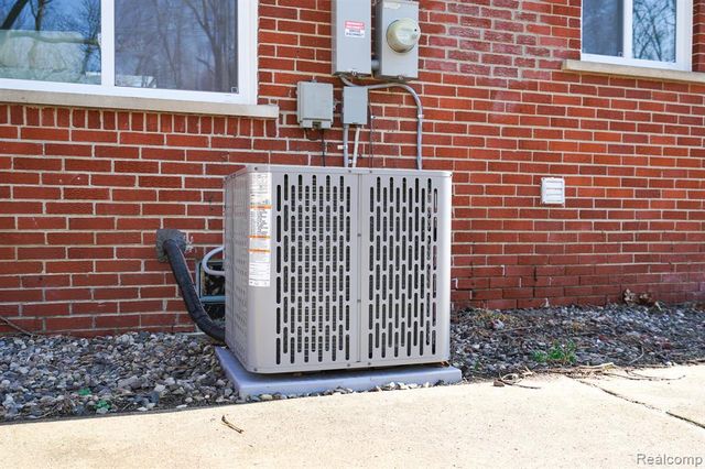 19327 Hardy Street, Livonia, MI 48152