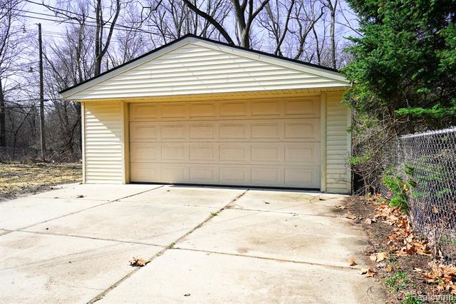 19327 Hardy Street, Livonia, MI 48152