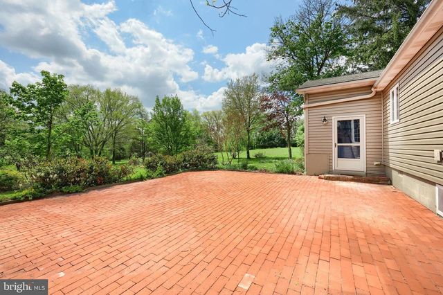 1974 YINGLING DR, Spring Grove, PA 17362
