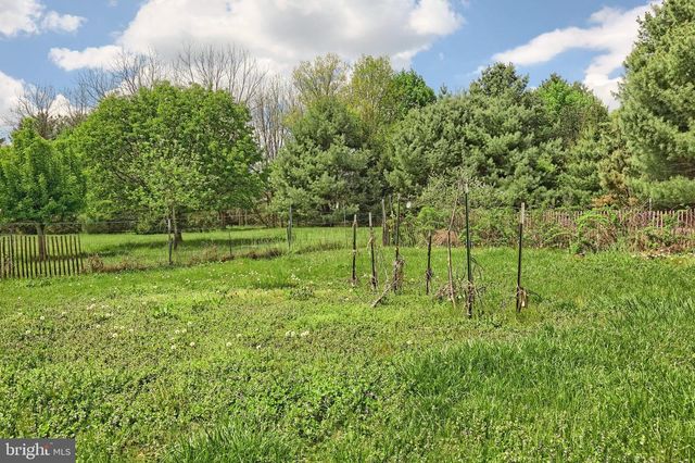 1974 YINGLING DR, Spring Grove, PA 17362