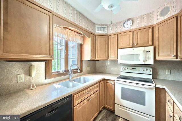 1974 YINGLING DR, Spring Grove, PA 17362