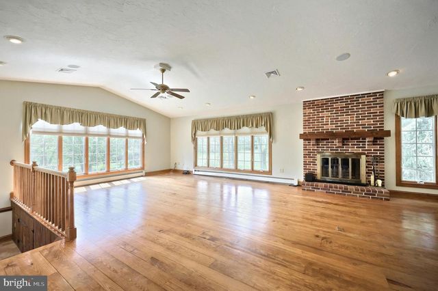1974 YINGLING DR, Spring Grove, PA 17362