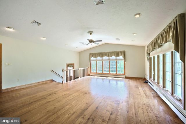 1974 YINGLING DR, Spring Grove, PA 17362