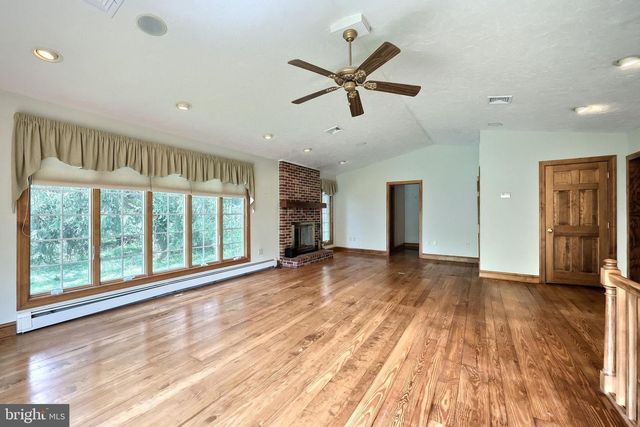 1974 YINGLING DR, Spring Grove, PA 17362