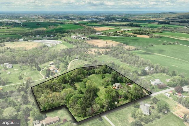 1974 YINGLING DR, Spring Grove, PA 17362