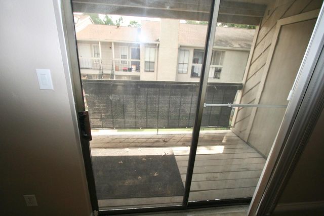 17331 Red Oak Drive 48, Houston, TX 77090