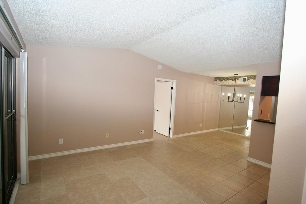 17331 Red Oak Drive 48, Houston, TX 77090