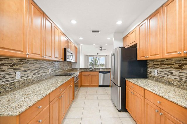 606 RIVIERA DUNES WAY 302, Palmetto, FL 34221