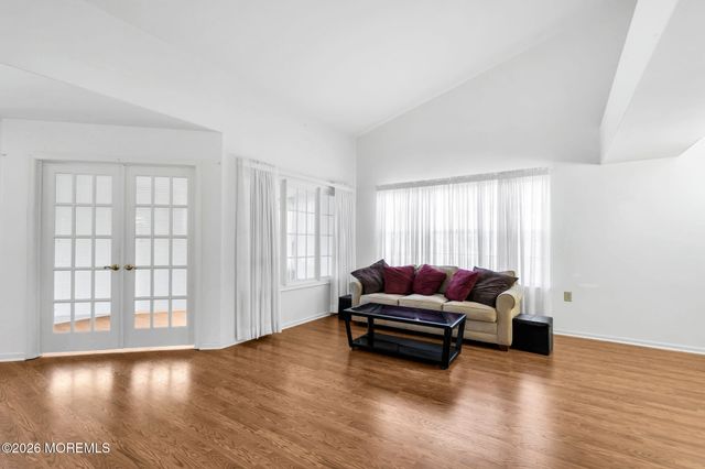 1013B Buckingham Drive, Manchester, NJ 08759