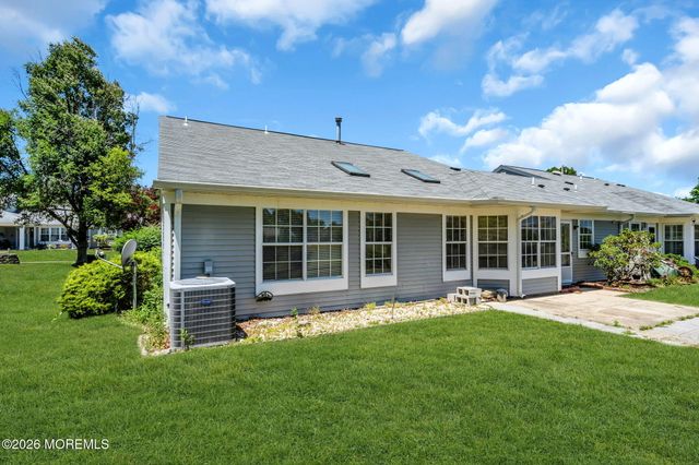 1013B Buckingham Drive, Manchester, NJ 08759