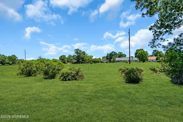 1013B Buckingham Drive, Manchester, NJ 08759