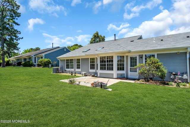 1013B Buckingham Drive, Manchester, NJ 08759