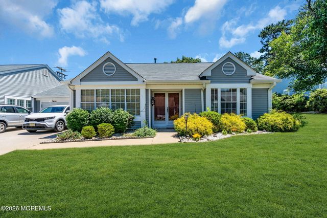 1013B Buckingham Drive, Manchester, NJ 08759