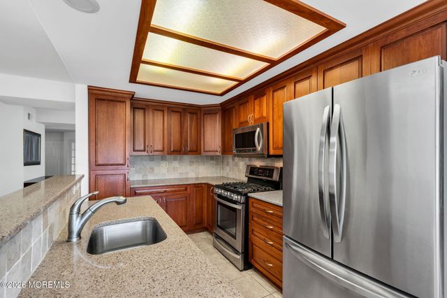 1013B Buckingham Drive, Manchester, NJ 08759