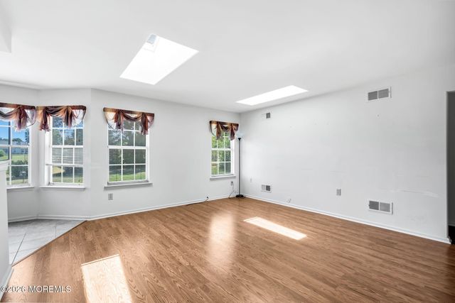 1013B Buckingham Drive, Manchester, NJ 08759