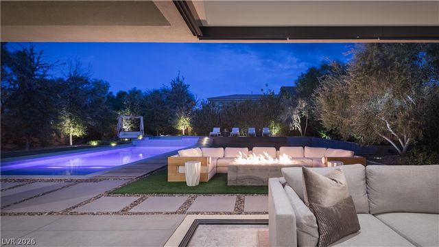 27 Cranberry Cove Court, Las Vegas, NV 89135