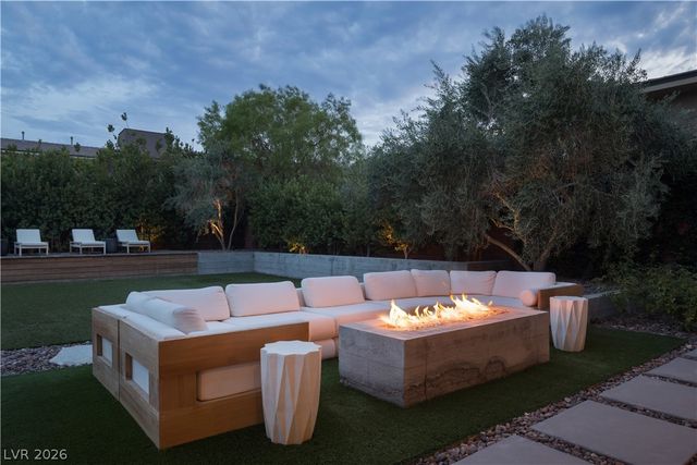 27 Cranberry Cove Court, Las Vegas, NV 89135