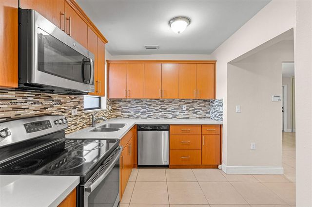 3220 E 8th Ave, Hialeah, FL 33013
