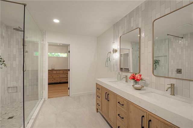 9827 Delmar Lane, Overland Park, KS 66207