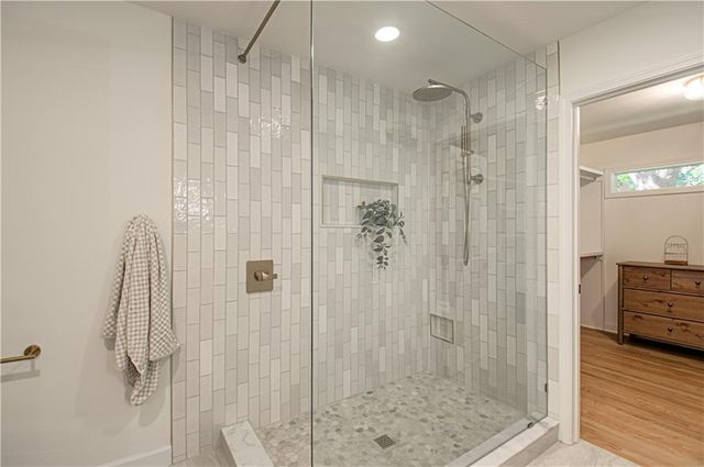 9827 Delmar Lane, Overland Park, KS 66207